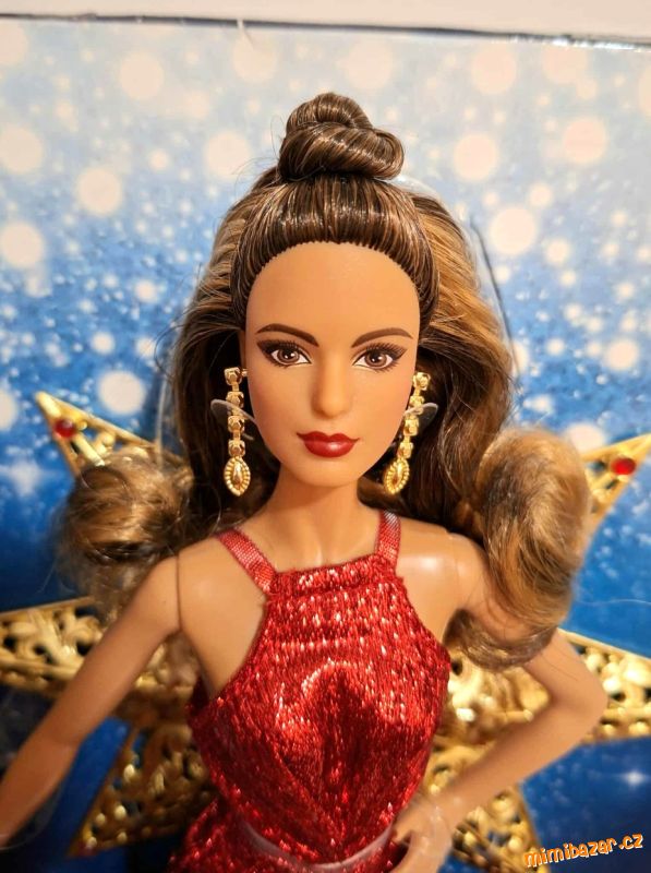 Na prodej sberatelska Barbie Holiday 2017 bruneta