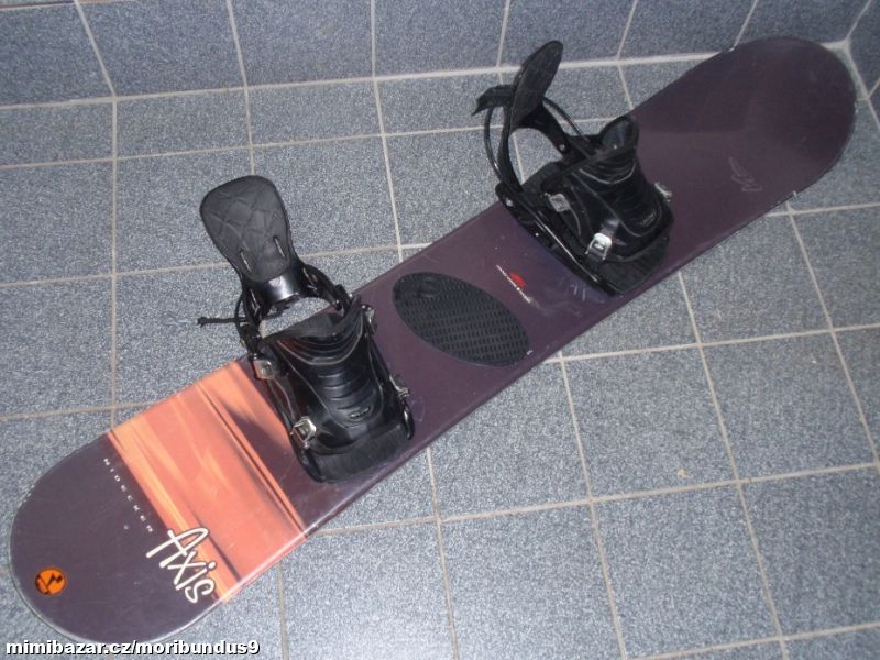 PĚKNÝ 145 CM SNOWBOARD NIDECKER AXIS + FLOW VÁZÁNÍ