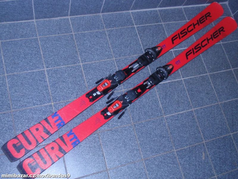 NASERVISOVANÉ 175 CM LYŽE CARVY FISCHER XTR CURV