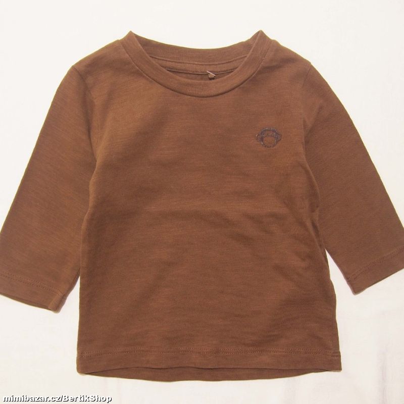 U281. Hnědé tričko