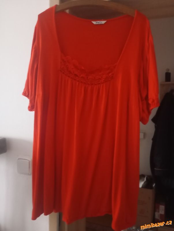 volná tunika s nabíranými rukávy