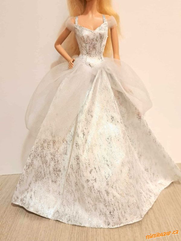 Na prodej saty sberatelska Barbie Holiday 2021