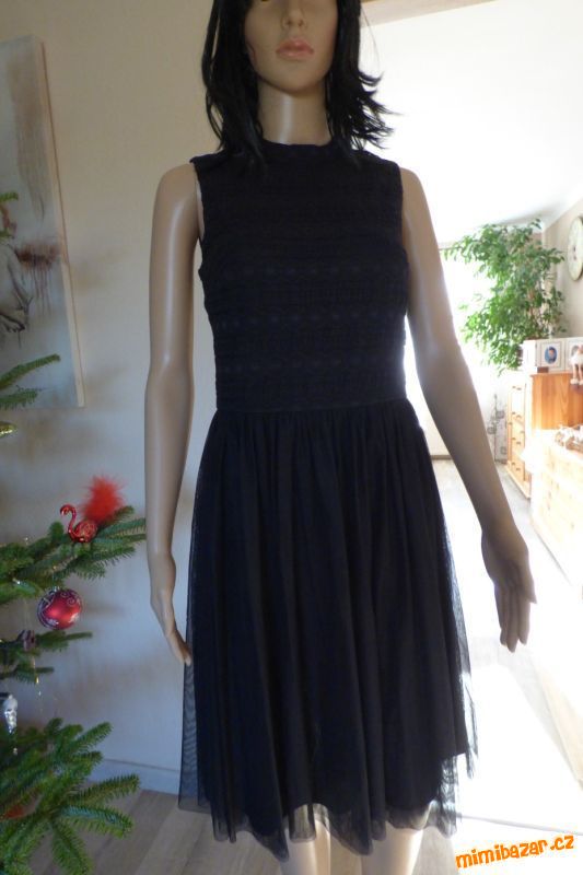 Dámské šaty vel. M