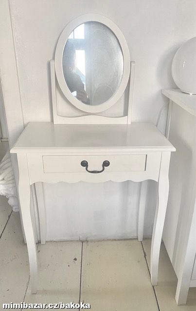 TOALETNÍ STOLEK SE STOLIČKOU