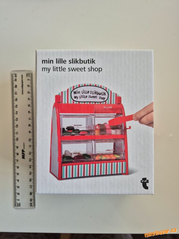 Nábytek vitrína pro panenka barbie tonner domeček