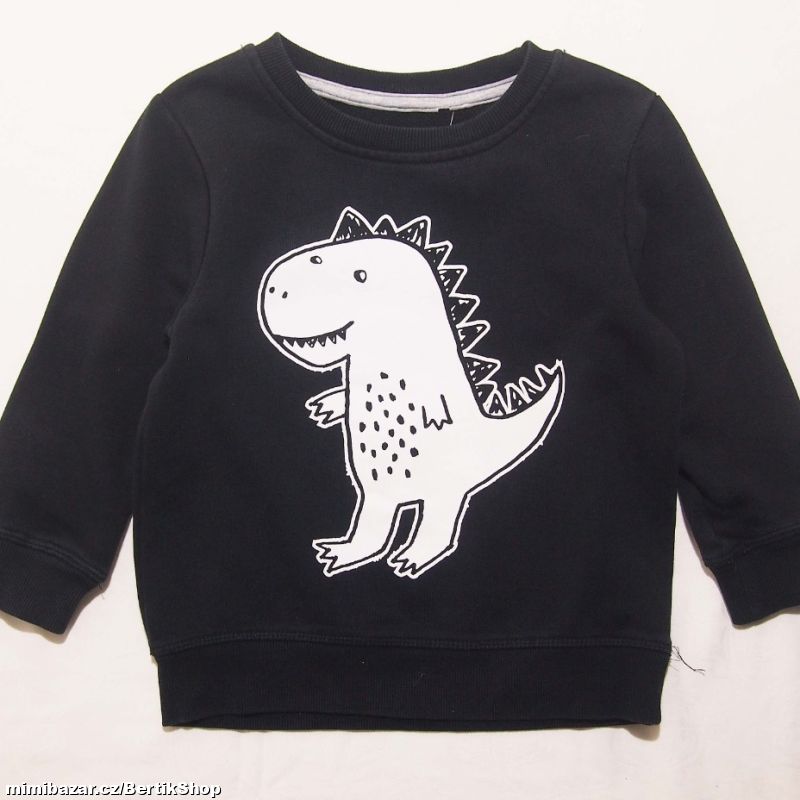 U363. Černá mikina