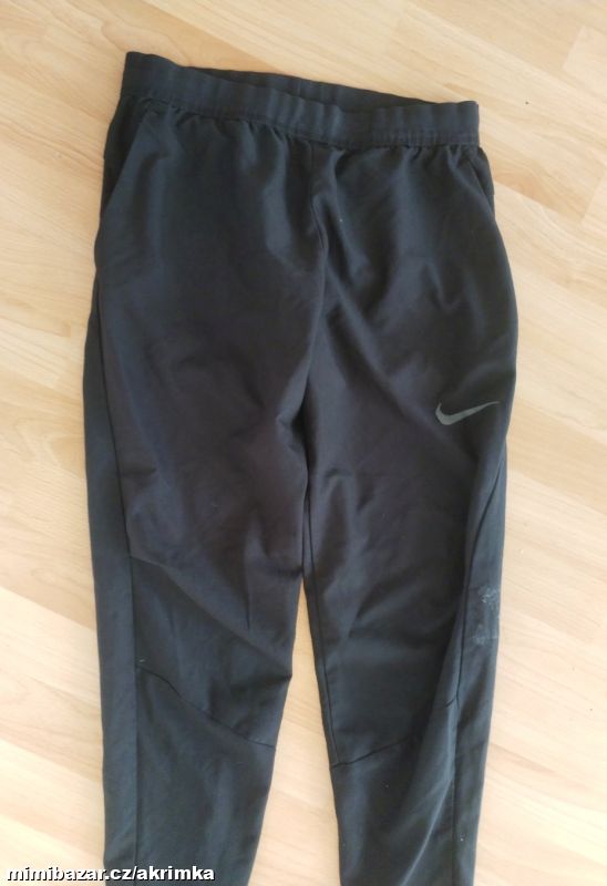 Sportovní kalhoty Nike vel.S-M vada
