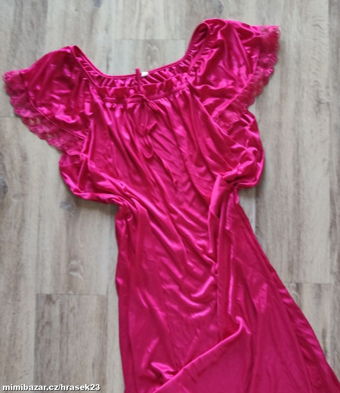 SATÉNOVÉ PYŽÁMKO S KRAJKOU 46