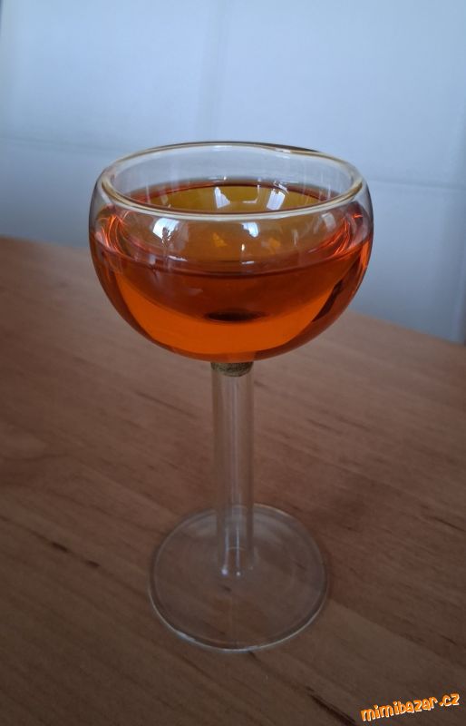 Retro panák s tekutinou