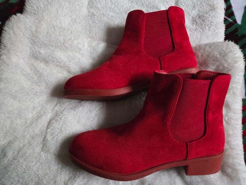 Prodám nové dáms.jarni boty červené vel.38