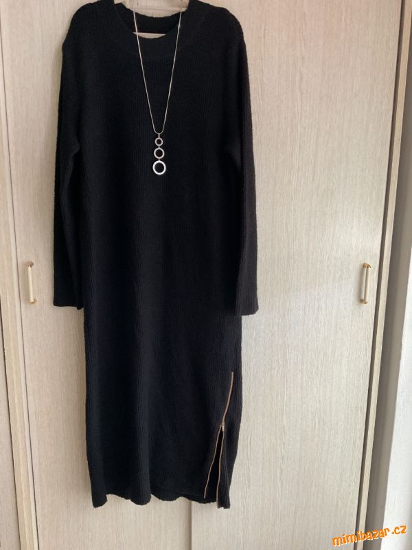 Černé dlouhé teplé šaty