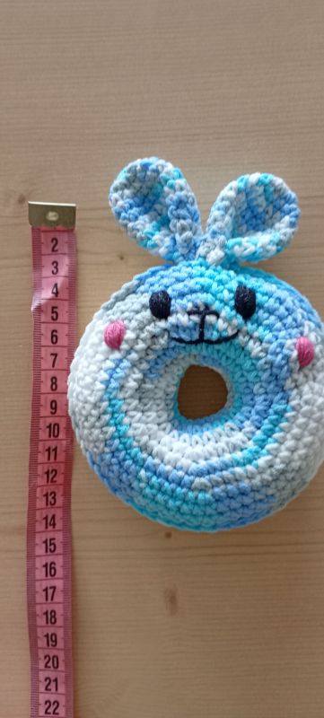 Háčkovaný donut zajíček