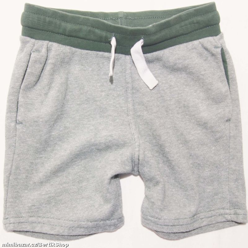 B97. Zelené kraťásky