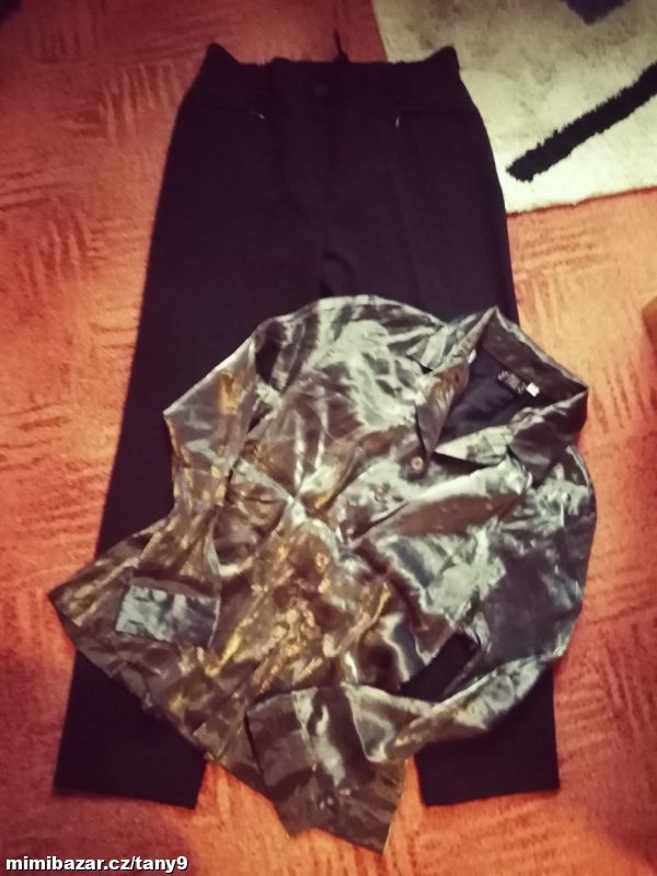 Černé kalhoty do pasu a košile