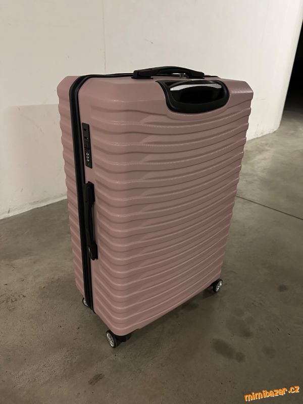 Velký cestovní kufr