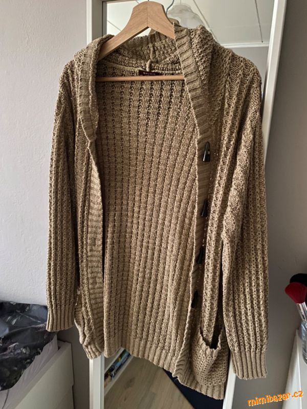 Krásný svetr s kapucí 42/44