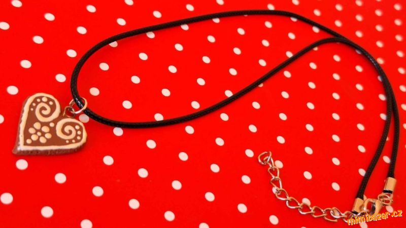 NÁHRDELNÍK SRDÍČKO PERNÍČEK
