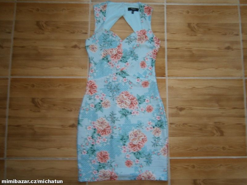Krásné květované šaty značky GUESS, vel.S