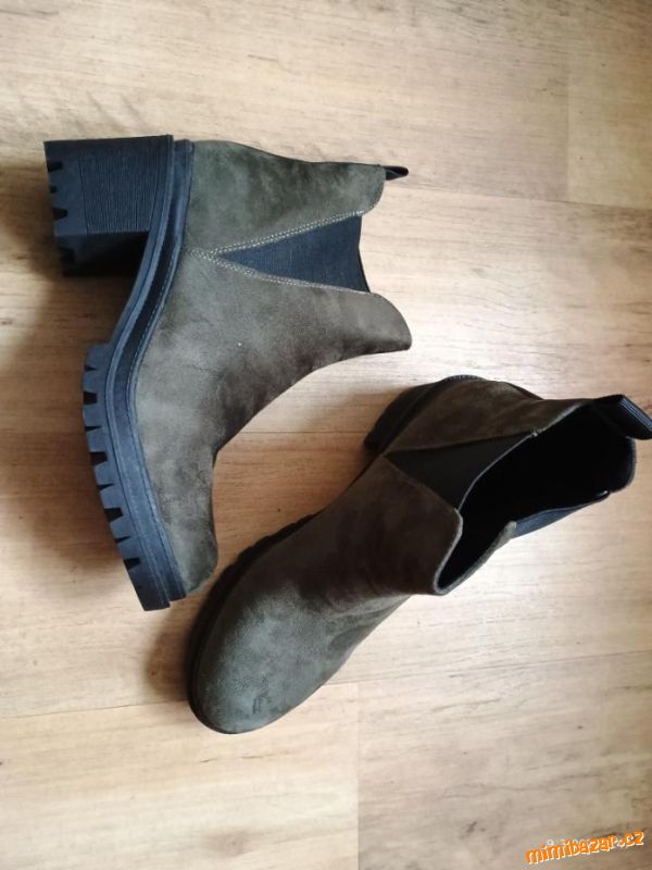 tmavozelené kotníkové boty