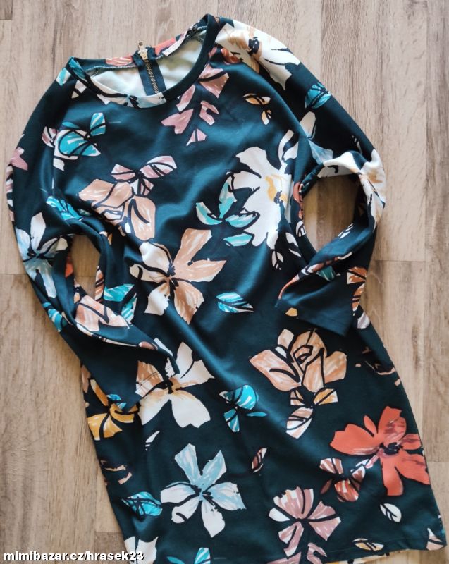 MIKINOVÁ ŠATOVKA PULL BEAR 40