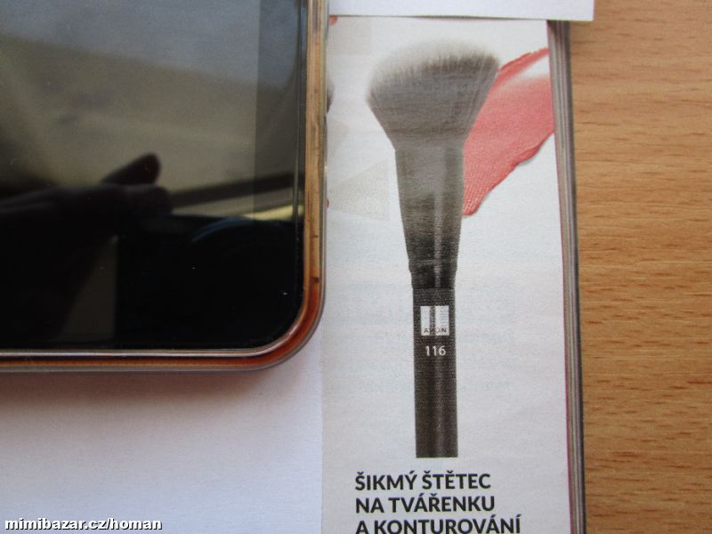 Nový kosmetický štětec na tvářenku a konturování