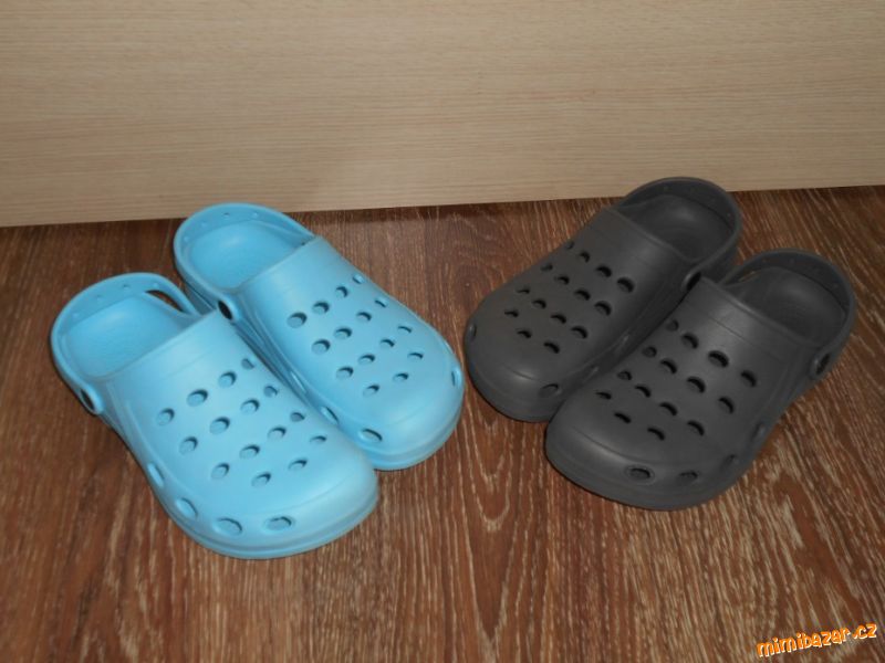 2x pěnové pantofle přezůvky nazouváky 41 40 26cm