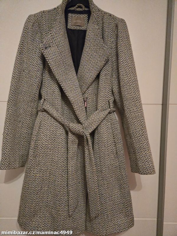 Prodám pěkný dámský kabát zn.Orsay v.40