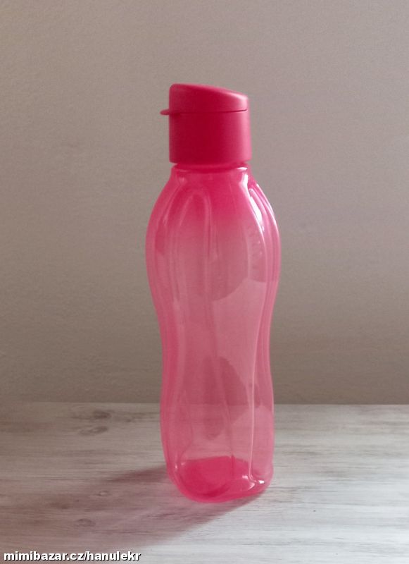 Voděnka 750 ml s pítkem červená