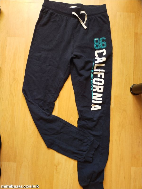 Tmavě modré tepláky