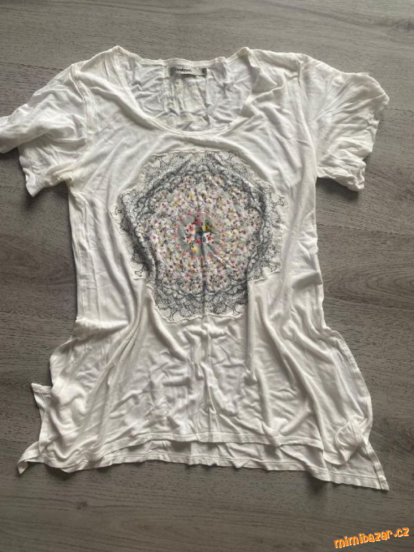 Krásné zánovní triko Desigual vel.38/40/M/L