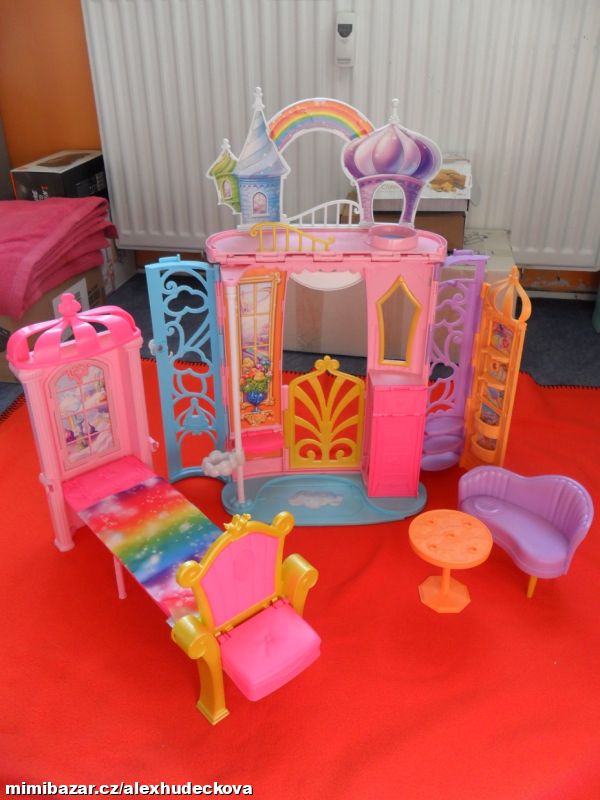 ZÁMEK PRO PANENKU BARBIE