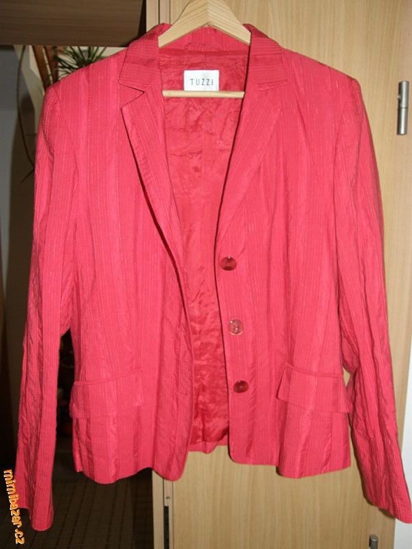 červené dámské sako