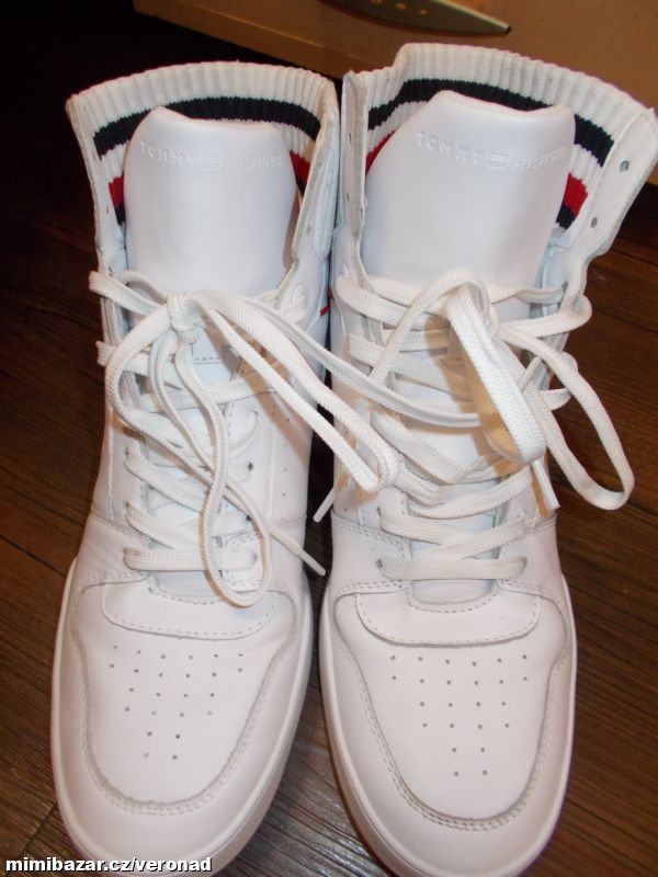 KOTNÍKOVÉ KOŽENÉ BOTASKY TOMMY HILFIGER TOP STAV