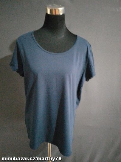 *** KRÁSNÉ DÁMSKÉ TRIKO BEZ VZORU, VEL.46/48 ***