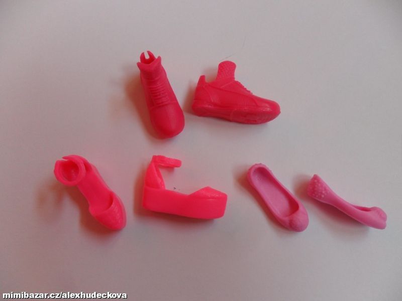 BOTIČKY PRO PANENKU BARBIE S PLOCHOU NOŽKOU