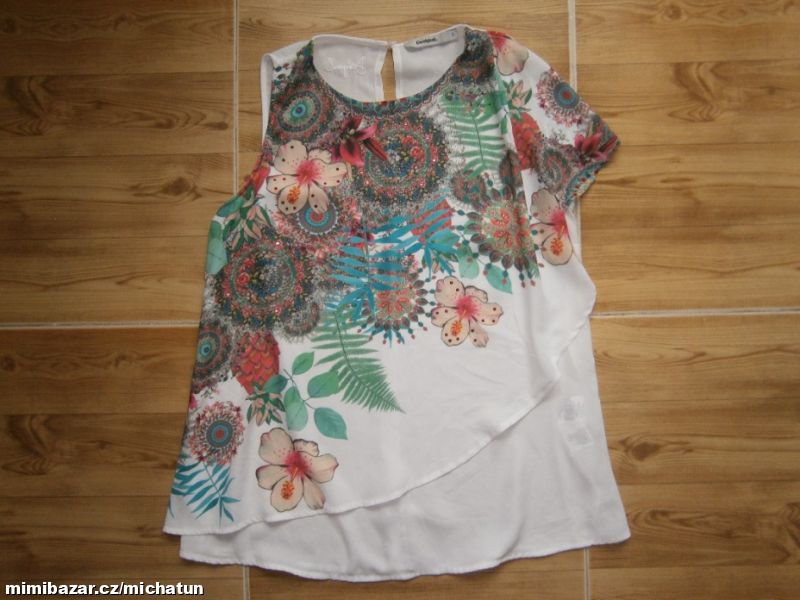 Parádní top s kamínky značky DESIGUAL, vel.S