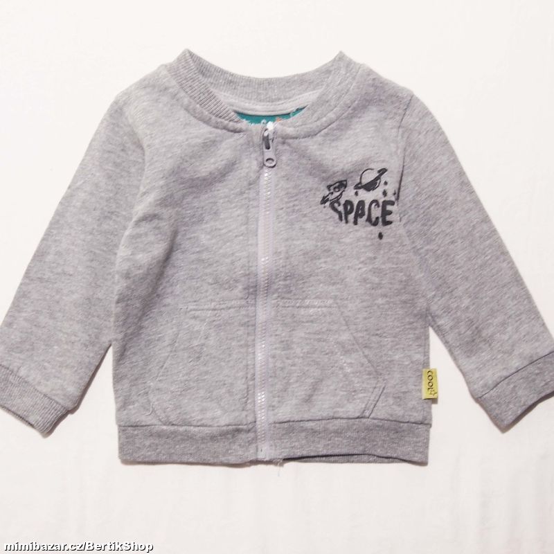 D264. Šedá mikinka