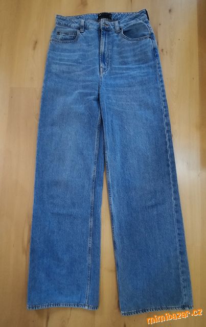 Džíny se širokými nohavicemi