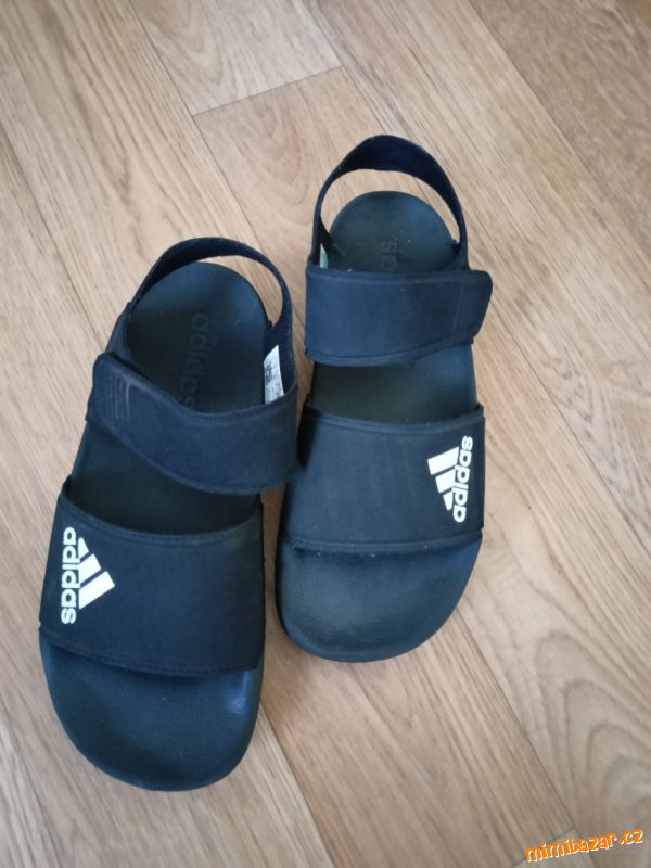 Krásné nenošené sandálky adidas