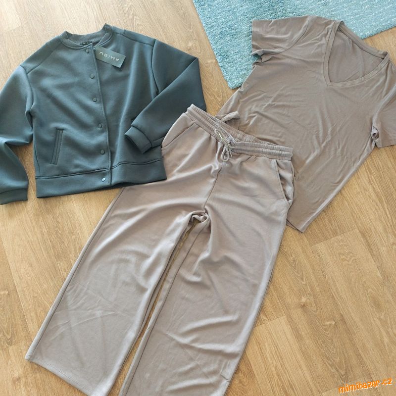 BUNDA + KALHOTY + TRIČKO