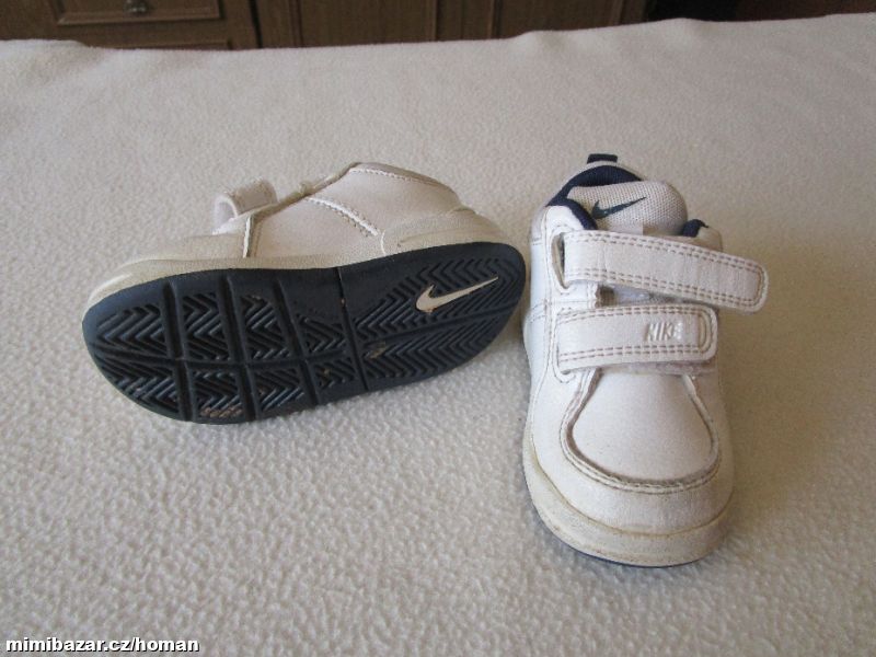 Pěkné tenisky Nike, č. 21, stélka 13 cm