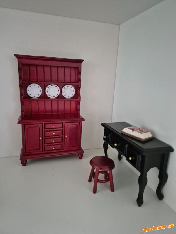 Skříň pro panenky 1:12 nábytek miniatura sběratele