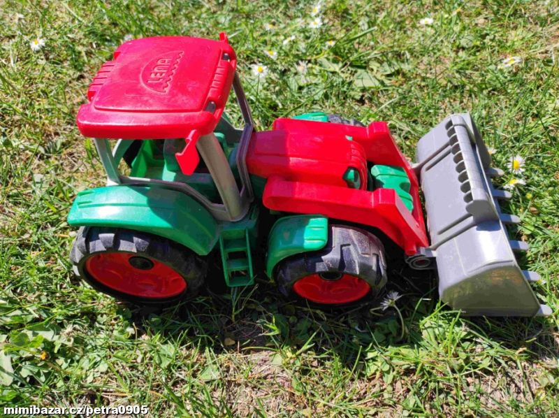 Dětský plastový traktor na písek
