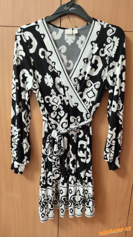 Krásné šaty zn. Bodyflirt Boutique
