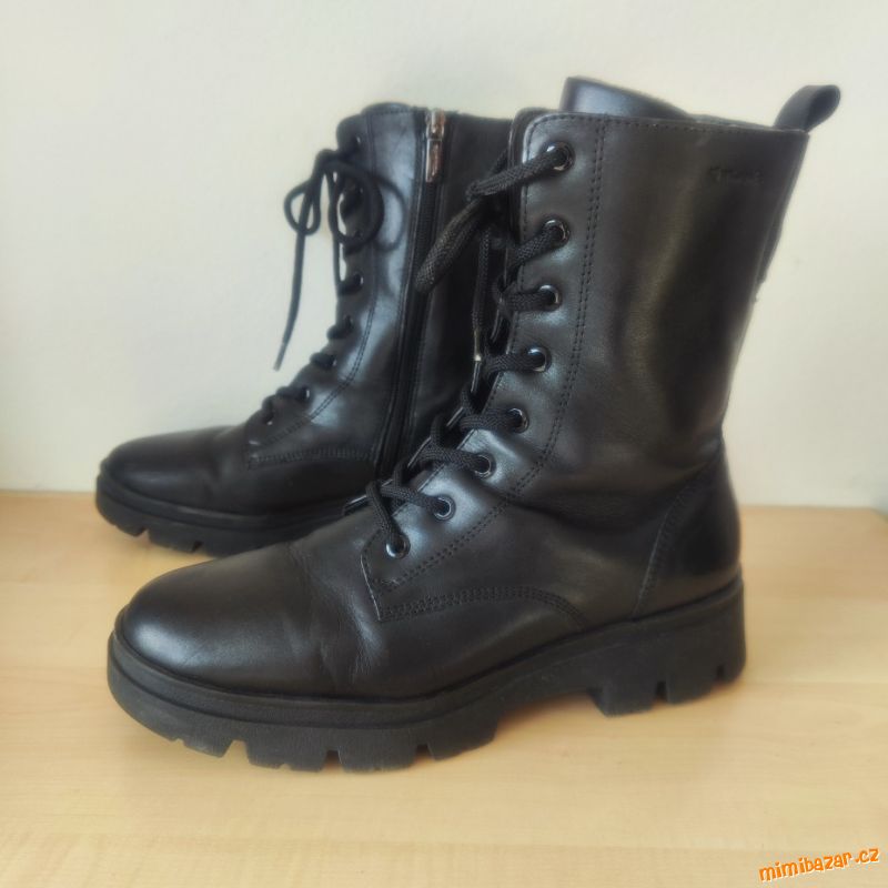 Dámské černé kožené boty polokozačky Tamaris v 40