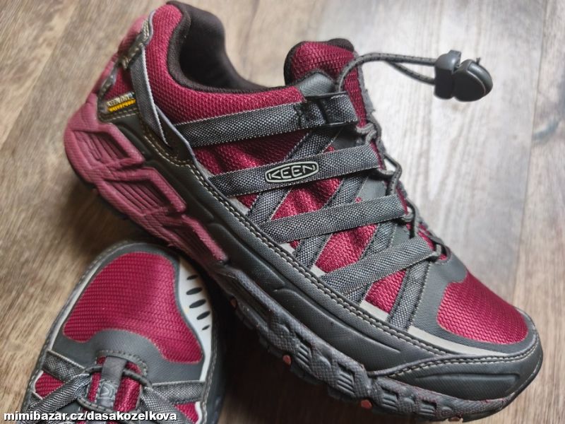 Šedovínové trekovky KEEN v. 39