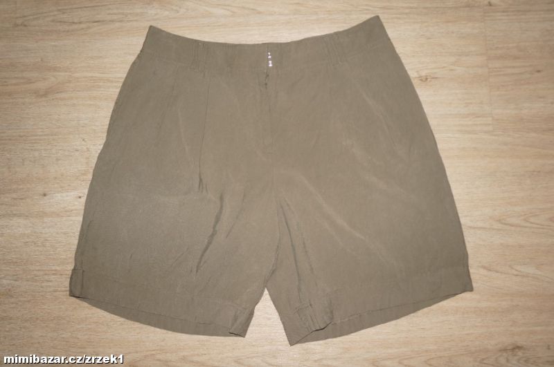 C&A velmi příjemné khaki kraťasy vel.L