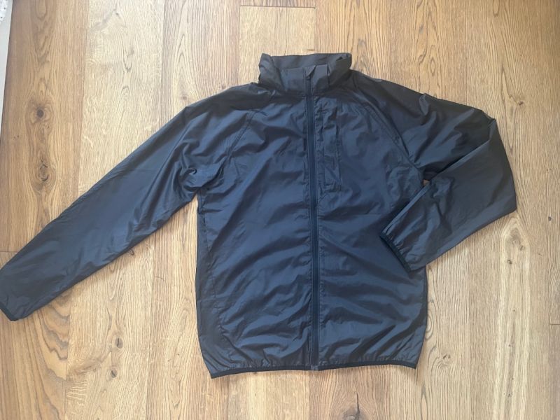 Lehonká černá větrovka H&M vel. 170