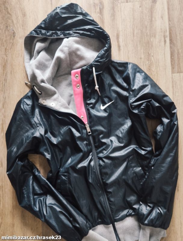 OBOUSTRANNÁ BUNDA NIKE 38