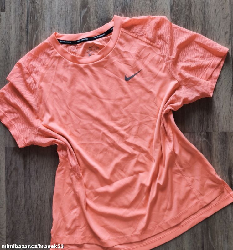 DÁMSKÉ FUNKČNÍ TRIKO NIKE 44